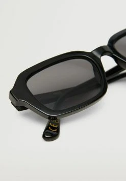 Mango Sonnenbrille - Zwart | Damen -Mango Populaire Boutique 1ced6d29481e4431886a2e3fc37e0cf5