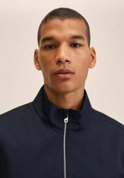 Mango JONJON - Leichte Jacke - Donkermarine | Herren 13 Mango JONJON - Leichte Jacke - Donkermarine | Herren -Mango Populaire Boutique 34e7bcc51fd544cab3feb20db46dcd3e