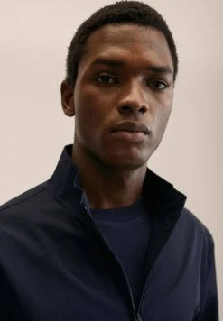 Mango Herren JOHN - Bomberjacke - Dark Navy 13 Mango Herren JOHN - Bomberjacke - Dark Navy -Mango Populaire Boutique 3facfd7270ea4f928f64d8e0302c8a6d