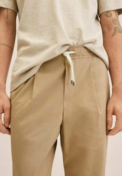 Mango TIBERIO - Stoffhose - Beige | Herren -Mango Populaire Boutique 9e03a2cc378c4f32810564541c20eeaa