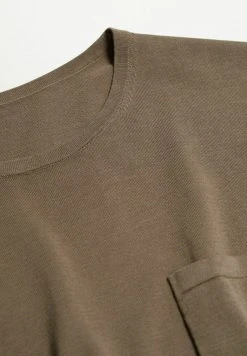 Mango Herren MED LOMME - T-Shirt Basic - Khaki 17 Mango Herren MED LOMME - T-Shirt Basic - Khaki -Mango Populaire Boutique d0d632357dee4b8bbb6e3dfd3ceecae4