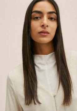 Mango Damen ARU A - Strickjacke - Ecru -Mango Populaire Boutique e6bd7a2ae9df452c9cb57c886de8e386