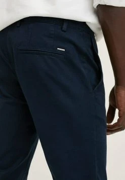 Mango BARNA - Chino - Marineblau | Herren -Mango Populaire Boutique ef858f92db994eff8f559366832d589f